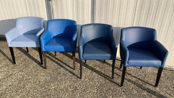 4 stuks horeca restaurant armstoelen blauw nieuw in doos beschikbaar voor biedingen