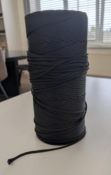 Polyester touw zwart, 5mm dik, plusminus 175 meter beschikbaar voor biedingen