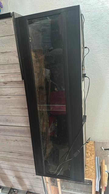 Zeer grote terrarium. beschikbaar voor biedingen