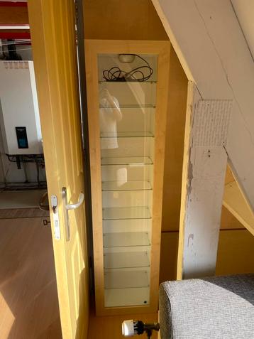 Glazen Vitrinekast met licht - Stijlvol en Praktisch! beschikbaar voor biedingen