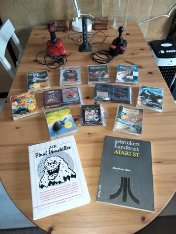 Atari spelletjes, controllers & andere leuke hebbendingetjes beschikbaar voor biedingen