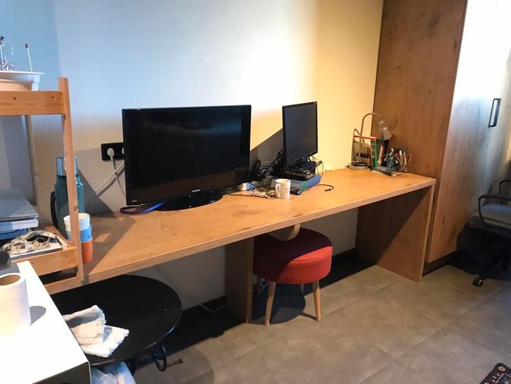 Gratis Grote tafel / Bureaus - Large table / Desk, Huis en Inrichting, Bureaus, Zo goed als nieuw, Bureau, Ophalen