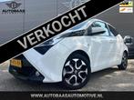 Toyota Aygo 1.0 VVT-i x-joy AUTOMAAT+NL-AUTO+NAP+NAVI+CAMERA, Gebruikt, Lichtsensor, 4 stoelen, Wit