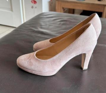 Elegante beige pumps beschikbaar voor biedingen