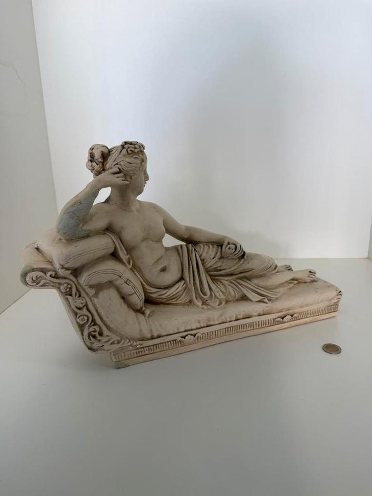 Klassiek beeld liggende vrouw (Venus-stijl) – kunststeen, Verzamelen, Beelden en Beeldjes, Zo goed als nieuw, Mens, Ophalen of Verzenden