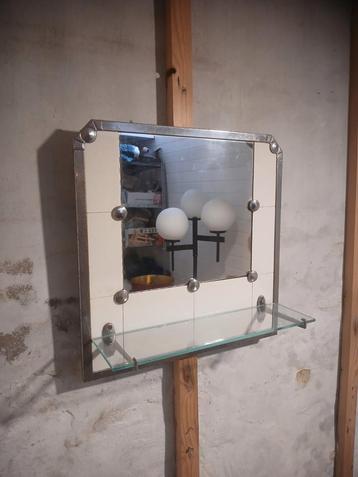 Vintage spiegel 46 x 46 cm met glazen plankje art deco stijl beschikbaar voor biedingen