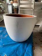 2 witte plantenbakken plantenpot van het merk Wout, Ophalen, Rond, Zo goed als nieuw, Aardewerk