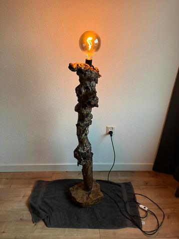 Unieke boomstam vloerlamp – handgemaakt beschikbaar voor biedingen