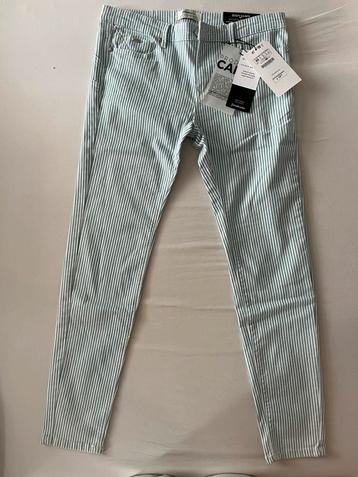 Nieuw Stradivarius 40 skinny wit lichtblauw gestreept jeans  beschikbaar voor biedingen