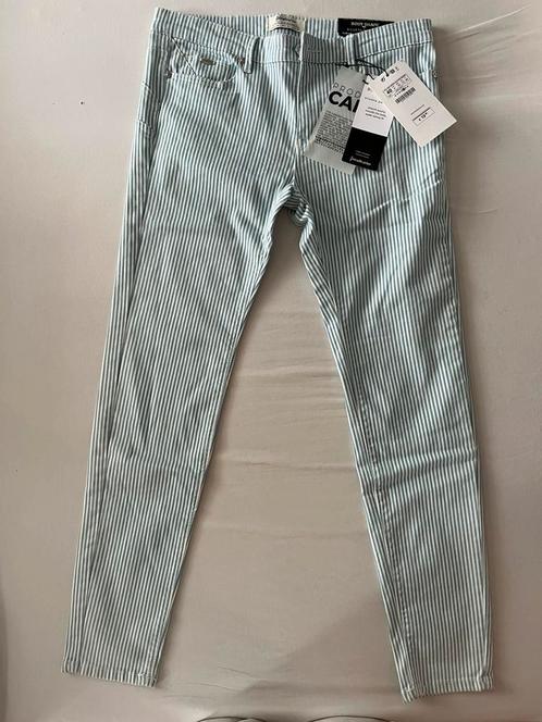 Nieuw Stradivarius 40 skinny wit lichtblauw gestreept jeans, Kleding | Dames, Spijkerbroeken en Jeans, Nieuw, W30 - W32 (confectie 38/40)