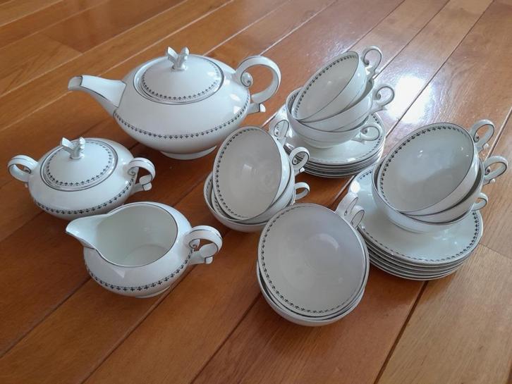Theeservies MZ Czechoslovakia porcelain uit 1939. Vintage., Antiek en Kunst, Antiek | Servies compleet, Ophalen