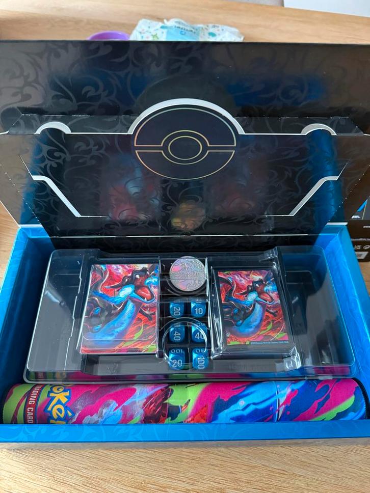 Pokemon Mega Charizard ex UPC (zonder kaarten), Hobby en Vrije tijd, Verzamelkaartspellen | Pokémon, Zo goed als nieuw, Overige typen