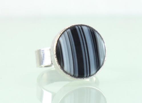 Vintage zilveren ring met streep-agaat, Sieraden, Tassen en Uiterlijk, Antieke sieraden, Ring, Zilver, Met edelsteen, Ophalen of Verzenden