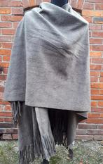 MGO Poncho Omslagdoek Fleece Taupe - NIEUW!, Kleding | Dames, Ophalen of Verzenden, Nieuw