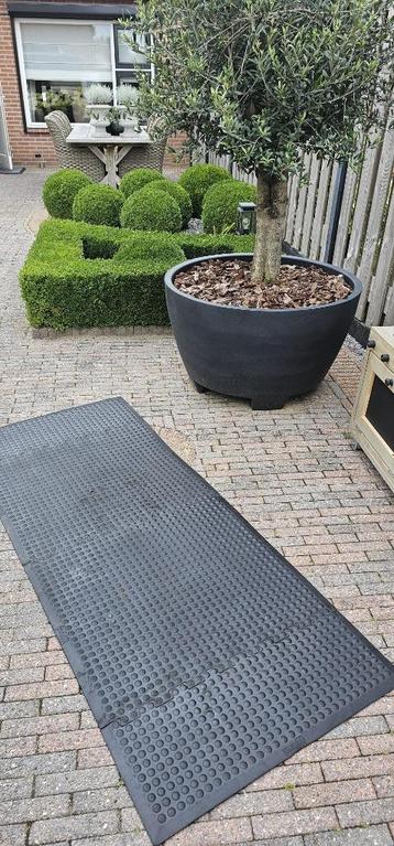 Rubberenmat voor de scooter/motor beschikbaar voor biedingen