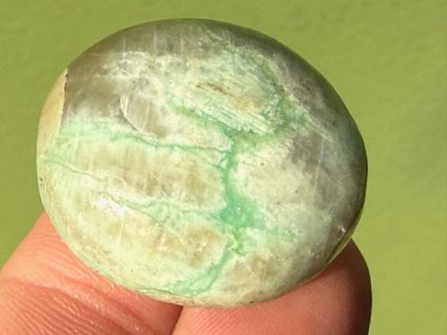 Garniriet met groene maansteen edelsteen broekzaksteen H, Verzamelen, Mineralen en Fossielen, Mineraal, Ophalen of Verzenden