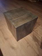 bijzettafel kubus van donker eikenhout., Huis en Inrichting, Minder dan 55 cm, Zo goed als nieuw, Rechthoekig, Hout