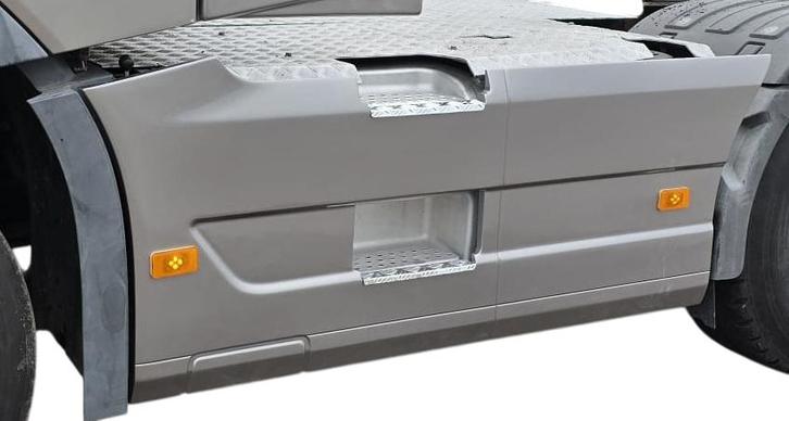 VOLVO FH 4/5 E6 2012- SIDE SKIRT COMPLETE SET 6X2 WB3200 ACR, Auto diversen, Tuning en Styling, Ophalen of Verzenden