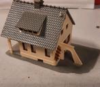 Huisje met poort ho, Hobby en Vrije tijd, Modeltreinen | H0, Gebruikt, Gelijkstroom of Wisselstroom, Brug, Tunnel of Gebouw, Ophalen of Verzenden