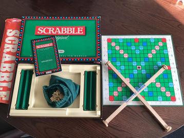 Scrabbel met draaitafel beschikbaar voor biedingen