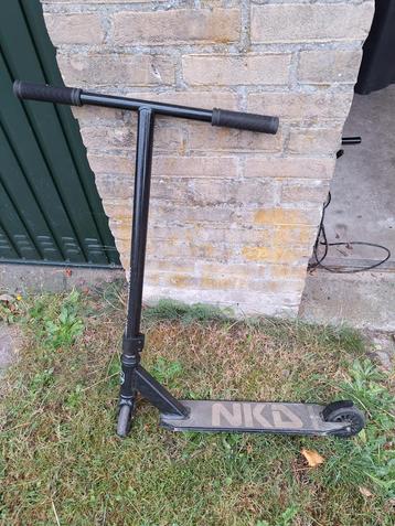 NKD Stuntstep - Zwart beschikbaar voor biedingen