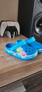 Crocs baby shark c6 (22-23), Ophalen of Verzenden, Zo goed als nieuw