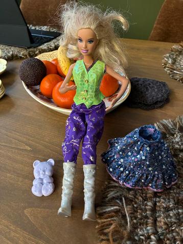 Barbie uit 2005 pop met kleding beschikbaar voor biedingen