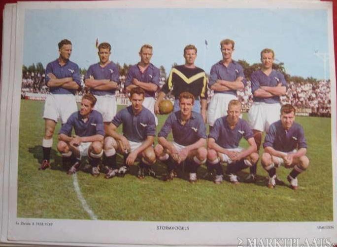 3 voetbalplaten ( Elftallen) Eerste Divisie ) 1958/1959 ESSO, Verzamelen, Sportartikelen en Voetbal, Gebruikt, Poster, Plaatje of Sticker