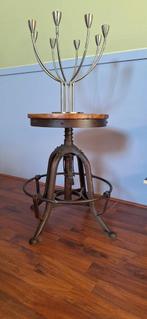 Originele ijzeren kruk., Ophalen, Metaal, Minder dan 50 cm, Minder dan 5 flessen