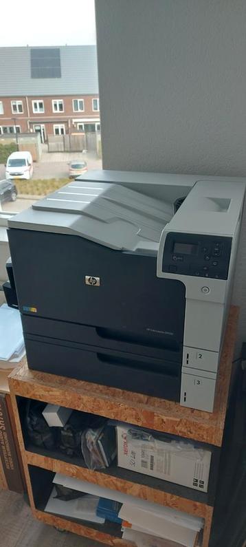 HP Color laserjet cp5525 + extra toner(s + extra lade + wifi beschikbaar voor biedingen