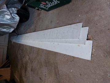 3 stuks dunne plinten 0.8 cm dikte  beschikbaar voor biedingen