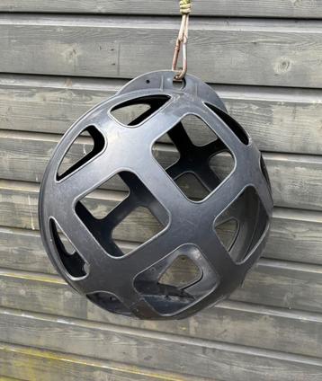 Paarden voederbal homestyle beschikbaar voor biedingen