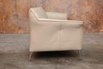 Als NIEUW! beigekleurige leren Leolux Mayon design bank (2st, Huis en Inrichting, Banken | Bankstellen, Leolux, Leolux, Design