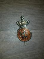DT2000 Petembleem Embleem Pin Badge Capbadge Pet Officier, Ophalen of Verzenden, Landmacht, Nederland, Embleem of Badge