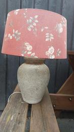 Schemerlamp/tafellamp met rood gebloemde kap, Ophalen, Gebruikt, 25 tot 50 cm, Rond