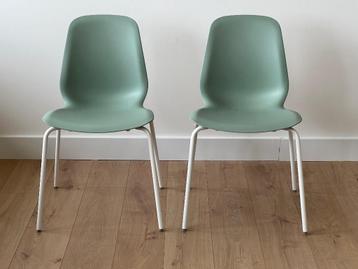 2 zachtgroene Ikea eetkamerstoelen beschikbaar voor biedingen