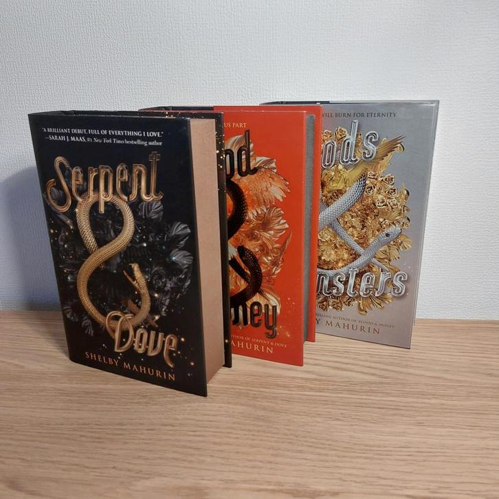 Fairyloot Serpent & Dove Trilogie, Cd's en Dvd's, Cd's | Hardrock en Metal, Gebruikt, Boxset, Ophalen of Verzenden