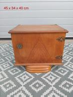 vintage nachtkastje, kastje, Huis en Inrichting, Slaapkamer | Nachtkastjes, Ophalen of Verzenden, Zo goed als nieuw, Minder dan 45 cm