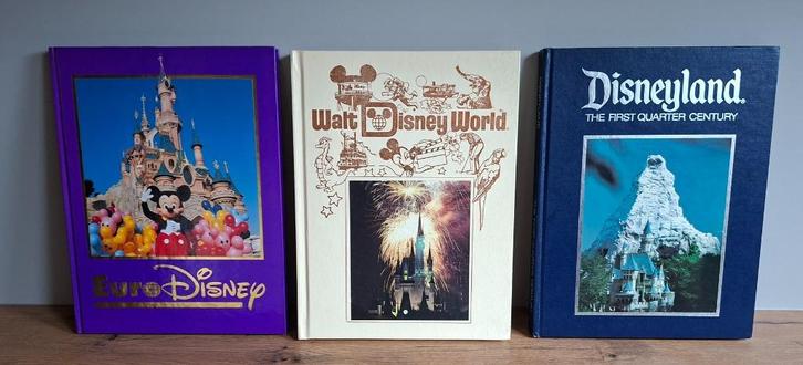 Mooi Boek van Disneyland, EuroDisney en Walt Disney World, Verzamelen, Disney, Zo goed als nieuw, Beeldje of Figuurtje, Overige figuren
