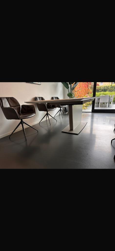 Bo-Concept Milano Eettafel (uitschuifbaar), Huis en Inrichting, Tafels | Eettafels, Gebruikt, 50 tot 100 cm, 200 cm of meer, Vijf personen of meer