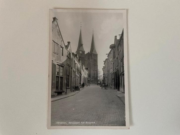 D036 Oude ansichtkaart Deventer : Bergstraat met Bergkerk, Verzamelen, Ansichtkaarten | Nederland, Ongelopen, Overijssel, Voor 1920