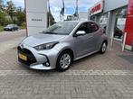 Toyota Yaris 1.5 Hybrid 115 Active, Auto's, Gebruikt, Bedrijf, Hybride Elektrisch/Benzine, 3 cilinders