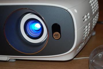 4K Ultra HD beamer BENQ W1700! HDR! Prachtige kleuren! beschikbaar voor biedingen