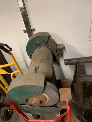 Slijpsteen/slijpmachine 380v beschikbaar voor biedingen