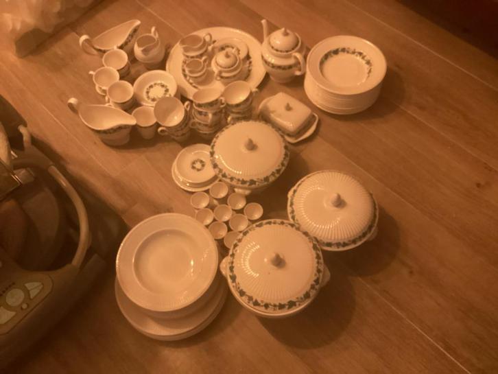 Stratford wedgwood, Huis en Inrichting, Keuken | Servies, Gebruikt, Compleet servies, Wedgwood, Porselein, Ophalen of Verzenden
