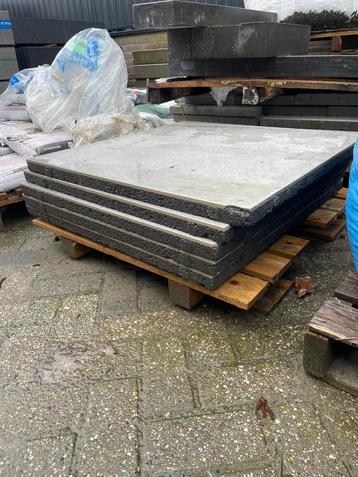 betontegel met toplaag keramiek beschikbaar voor biedingen