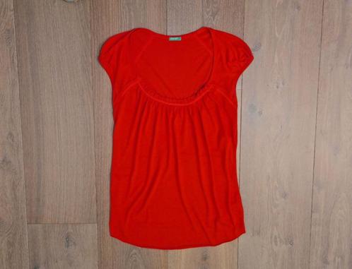 ZGAN: Benetton rood topje met geplooide halslijn; maat small, Kleding | Dames, Tops, Zo goed als nieuw, Maat 36 (S), Rood, Korte mouw