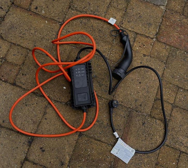 Aptive Thuislader met 230v stekker, Auto diversen, Laadpalen, Zo goed als nieuw, Laadkabel, Ophalen