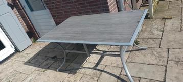 Tuintafel  beschikbaar voor biedingen