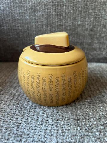 Potje voor Parmezaanse kaas / Italiaans servies beschikbaar voor biedingen